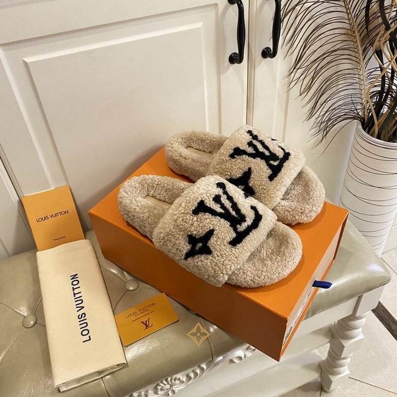 LV Women's Slippers 124